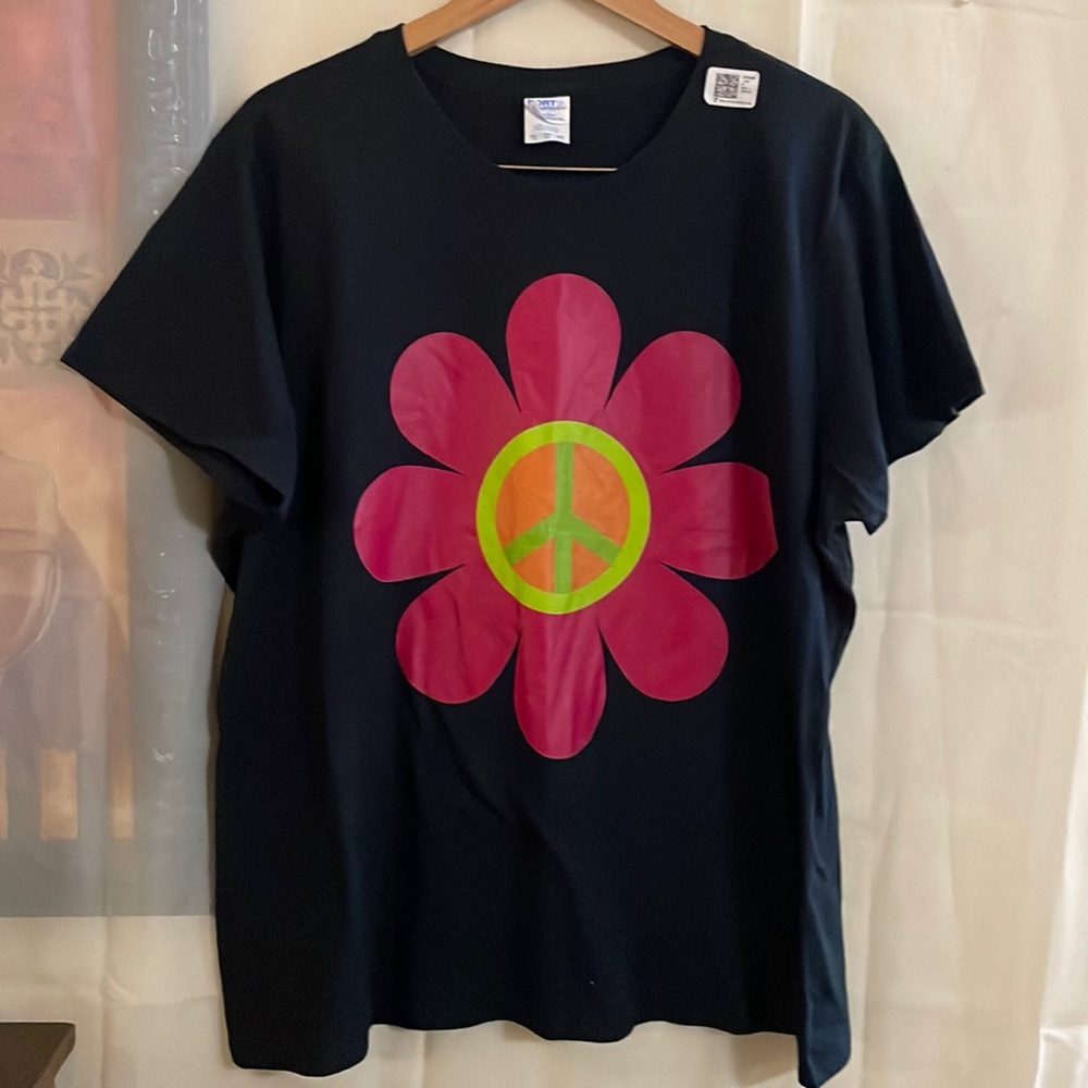 “Floral Peace Sign” Tee Shirt. - Port & Company - 3XL New No tag
